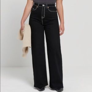 Frank & Oak Nina Long Wide Leg Jean in Black